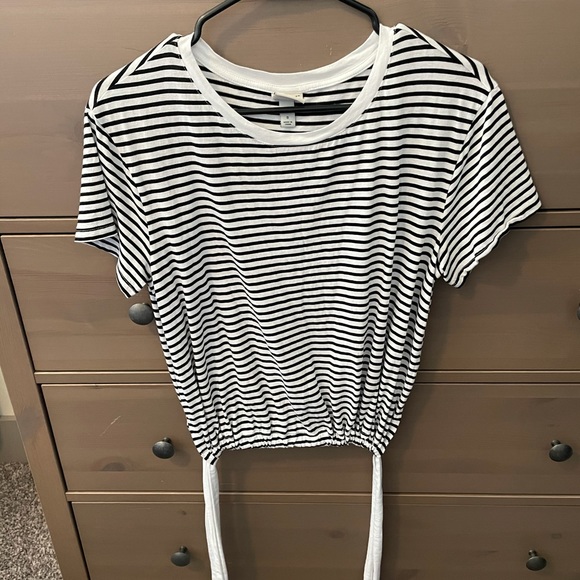 Black and white stripe top with tie sides - Picture 1 of 1